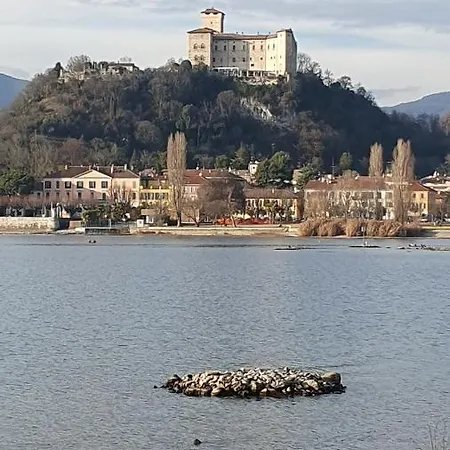 Contrada D'amore Apartamento Angera